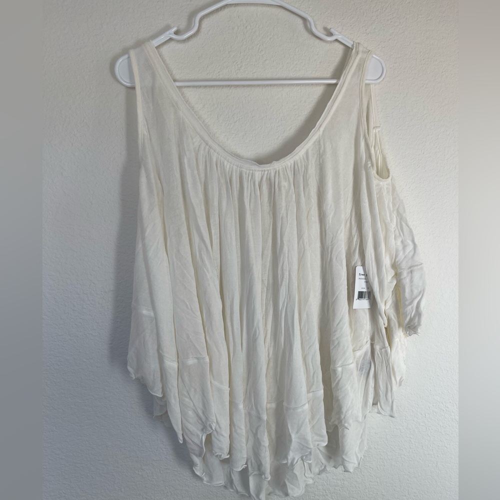 Free People Top
Color: White
Size XS
BNWT